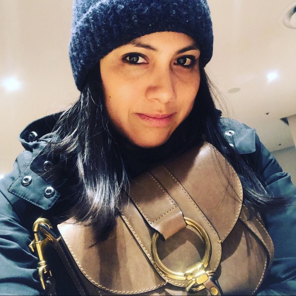 Meet your Posher, Roxana - Picture 1 of 1